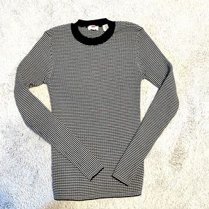 Levi’s long sleeves. Black and white. US S.